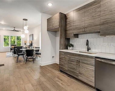 1436 Walker Place Se - Photo Thumbnail 3
