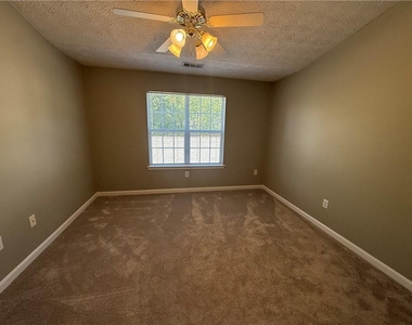 1001 Holly Drive - Photo Thumbnail 10