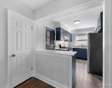 2729 W Berwyn Avenue - Photo Thumbnail 8