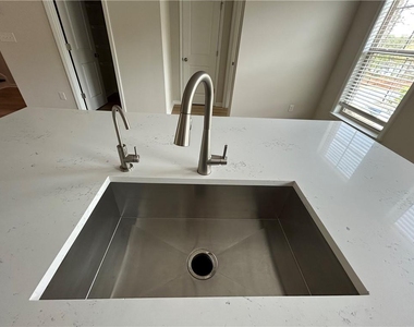 3715 Davis Circle - Photo Thumbnail 3