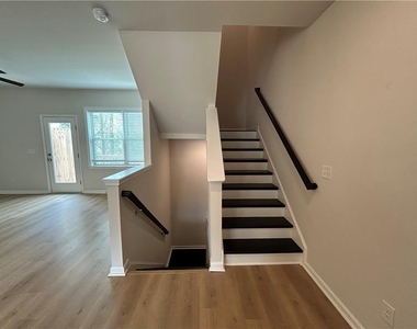 3715 Davis Circle - Photo Thumbnail 13
