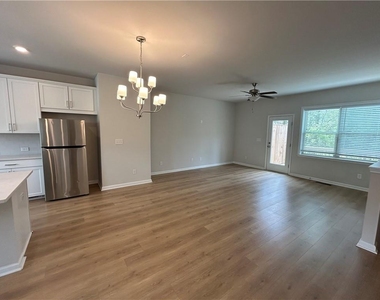 3715 Davis Circle - Photo Thumbnail 8