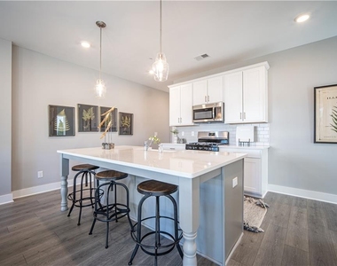 1719 Prospect Way - Photo Thumbnail 7