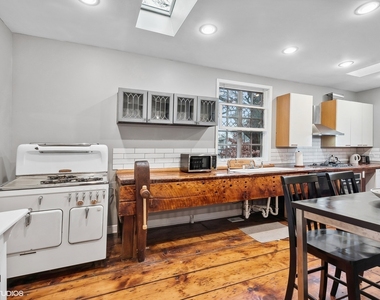 2404 Ridge Avenue - Photo Thumbnail 7