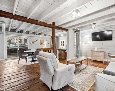 2404 Ridge Avenue - Photo Thumbnail 4