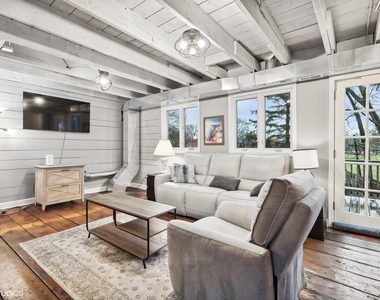 2404 Ridge Avenue - Photo Thumbnail 3