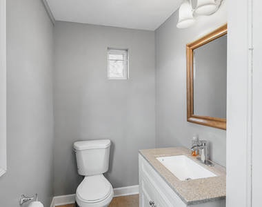 2404 Ridge Avenue - Photo Thumbnail 12
