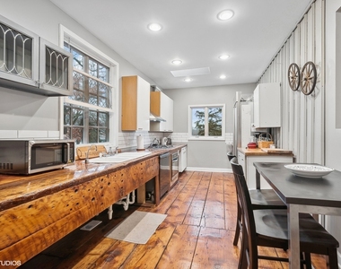 2404 Ridge Avenue - Photo Thumbnail 5