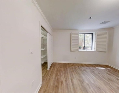 300 Johnson Ferry Road Ne - Photo Thumbnail 16