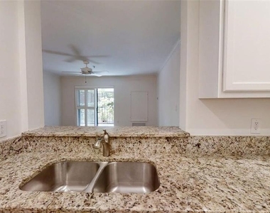 300 Johnson Ferry Road Ne - Photo Thumbnail 9
