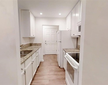 300 Johnson Ferry Road Ne - Photo Thumbnail 8
