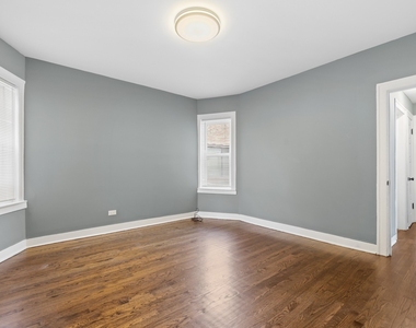 7649 S Yates Boulevard - Photo Thumbnail 11