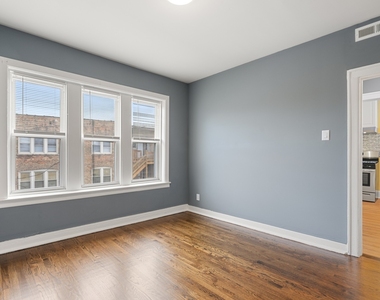 7649 S Yates Boulevard - Photo Thumbnail 8