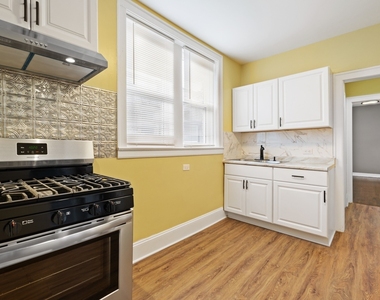 7649 S Yates Boulevard - Photo Thumbnail 13