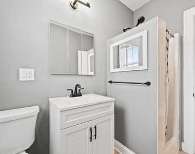 7649 S Yates Boulevard - Photo Thumbnail 15