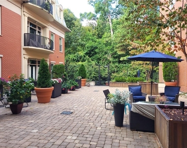 560 Dutch Valley Road Ne - Photo Thumbnail 10