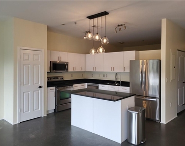 560 Dutch Valley Road Ne - Photo Thumbnail 3