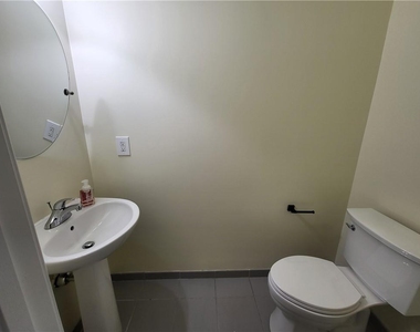 560 Dutch Valley Road Ne - Photo Thumbnail 7