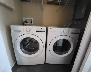 560 Dutch Valley Road Ne - Photo Thumbnail 8