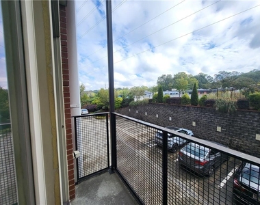560 Dutch Valley Road Ne - Photo Thumbnail 9