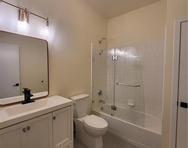 560 Dutch Valley Road Ne - Photo Thumbnail 5