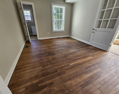 1120 Morningside Drive - Photo Thumbnail 7