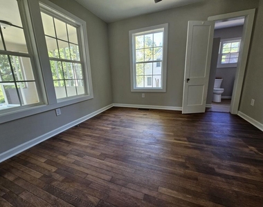 1120 Morningside Drive - Photo Thumbnail 9