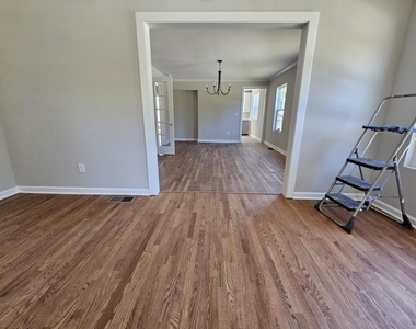 1120 Morningside Drive - Photo Thumbnail 4