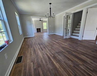 1120 Morningside Drive - Photo Thumbnail 3