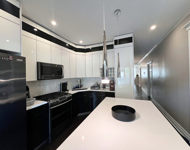 3839 N Hamlin Avenue - Photo Thumbnail 1