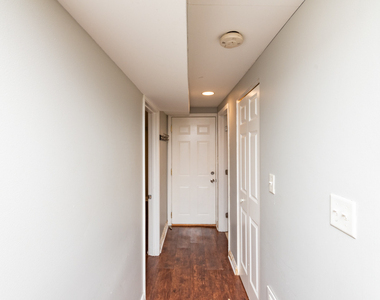 5344 W Eddy Street - Photo Thumbnail 6