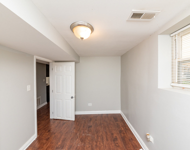 5344 W Eddy Street - Photo Thumbnail 9