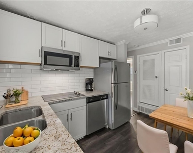 21 Delmont Drive Ne - Photo Thumbnail 4
