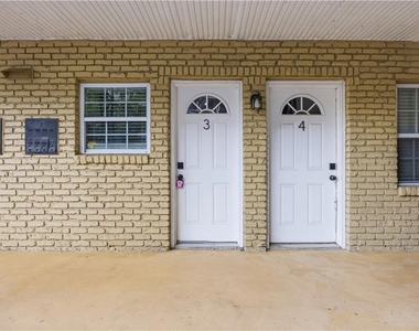 21 Delmont Drive Ne - Photo Thumbnail 2