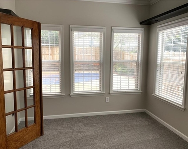 2020 Chelton Way Se - Photo Thumbnail 15