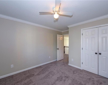 2020 Chelton Way Se - Photo Thumbnail 24
