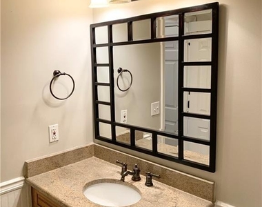 2020 Chelton Way Se - Photo Thumbnail 17