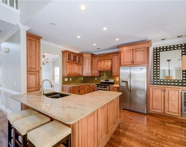 2020 Chelton Way Se - Photo Thumbnail 6