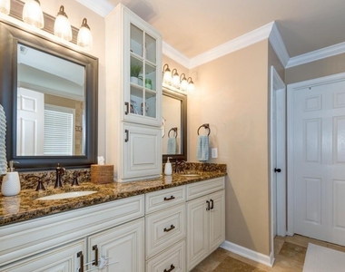 2020 Chelton Way Se - Photo Thumbnail 22
