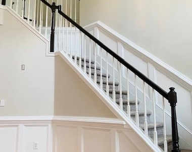 2020 Chelton Way Se - Photo Thumbnail 3