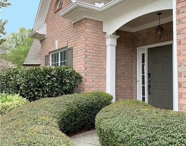 2020 Chelton Way Se - Photo Thumbnail 2