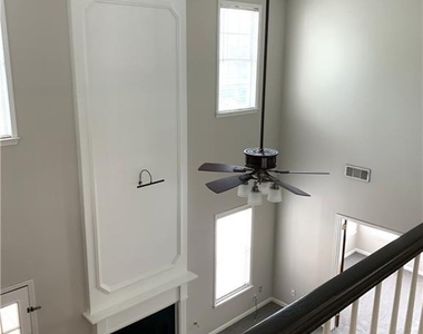 2020 Chelton Way Se - Photo Thumbnail 19
