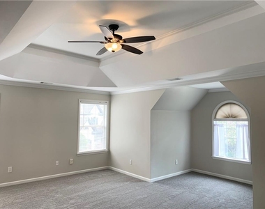 2020 Chelton Way Se - Photo Thumbnail 20