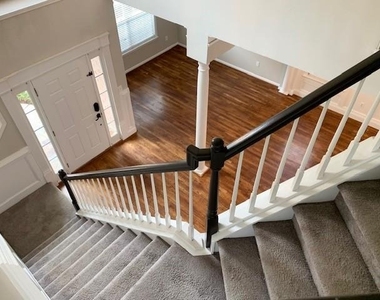 2020 Chelton Way Se - Photo Thumbnail 18
