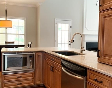 2020 Chelton Way Se - Photo Thumbnail 9