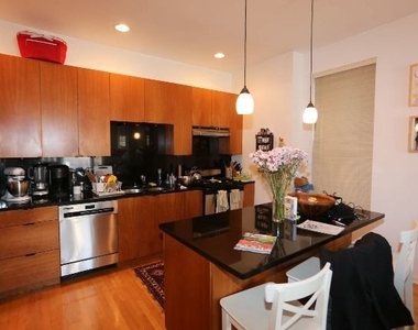 1407 N Wicker Park Avenue - Photo Thumbnail 2