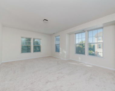 212 Commerce Street E - Photo Thumbnail 4