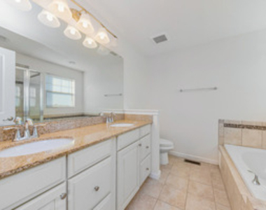 212 Commerce Street E - Photo Thumbnail 8