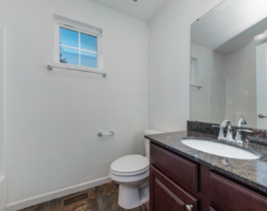 212 Commerce Street E - Photo Thumbnail 11