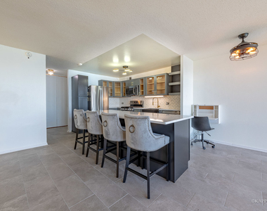 6700 S South Shore Drive - Photo Thumbnail 7